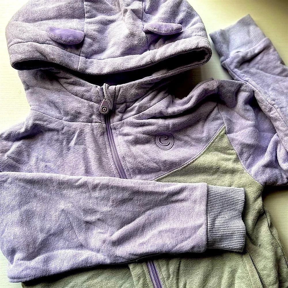 Good condition Lavender and gray packable jacket /Plush Seal kid size 8